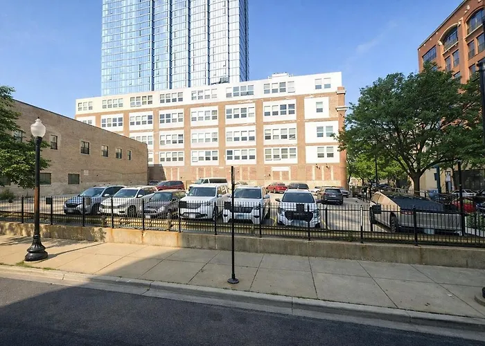Skyline 2br In South Loop With Optional Parking & Gym Access Near Museum Campus And Mccormick Place Chicago
