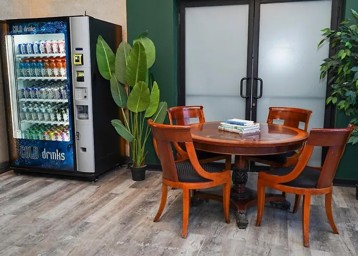 Skyline 2br In South Loop With Optional Parking & Gym Access Near Museum Campus And Mccormick Place