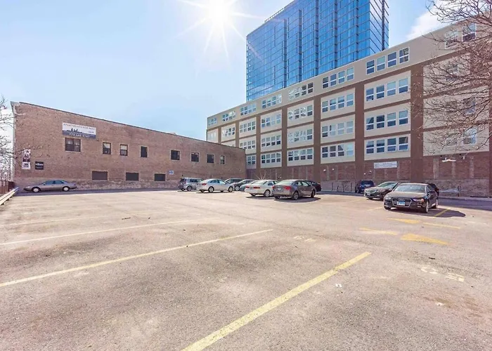 Skyline 2br In South Loop With Optional Parking & Gym Access Near Museum Campus And Mccormick Place *